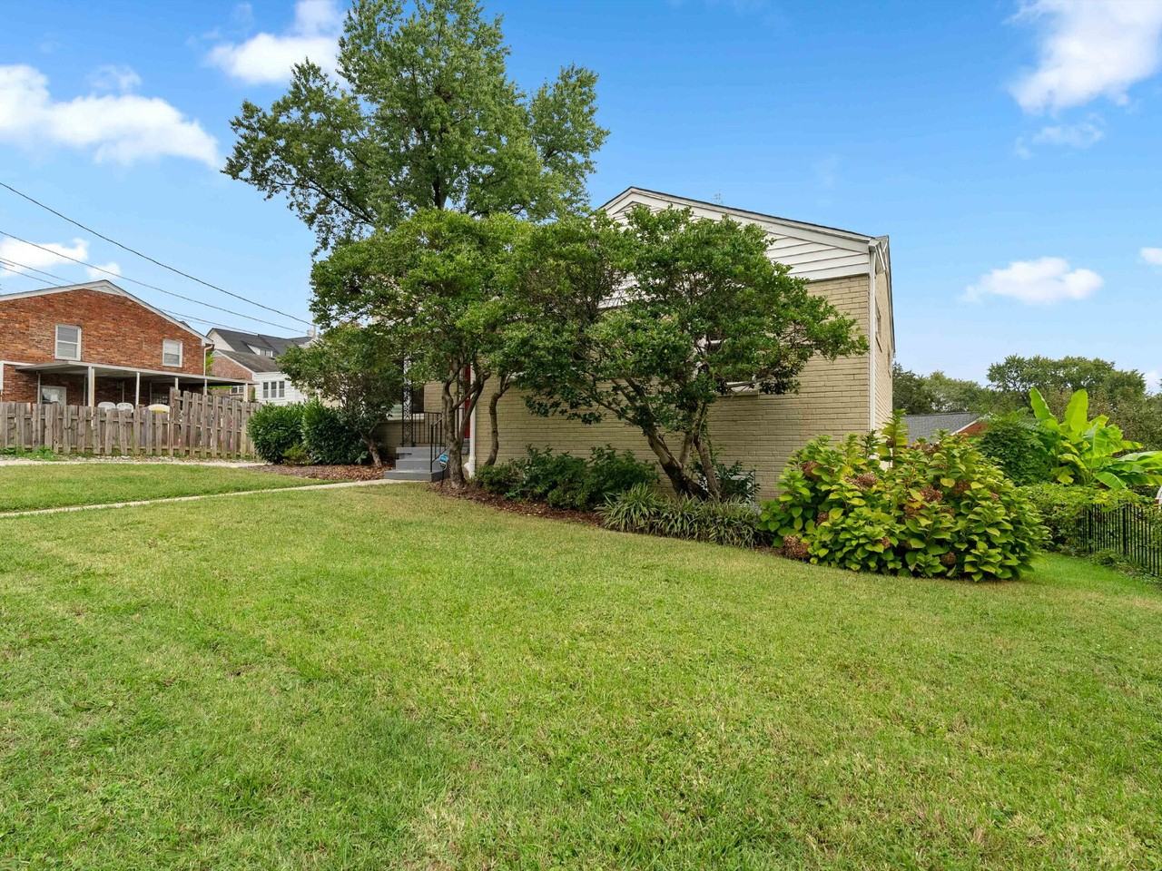 6095 Wilson Blvd - Photo 3 of 35