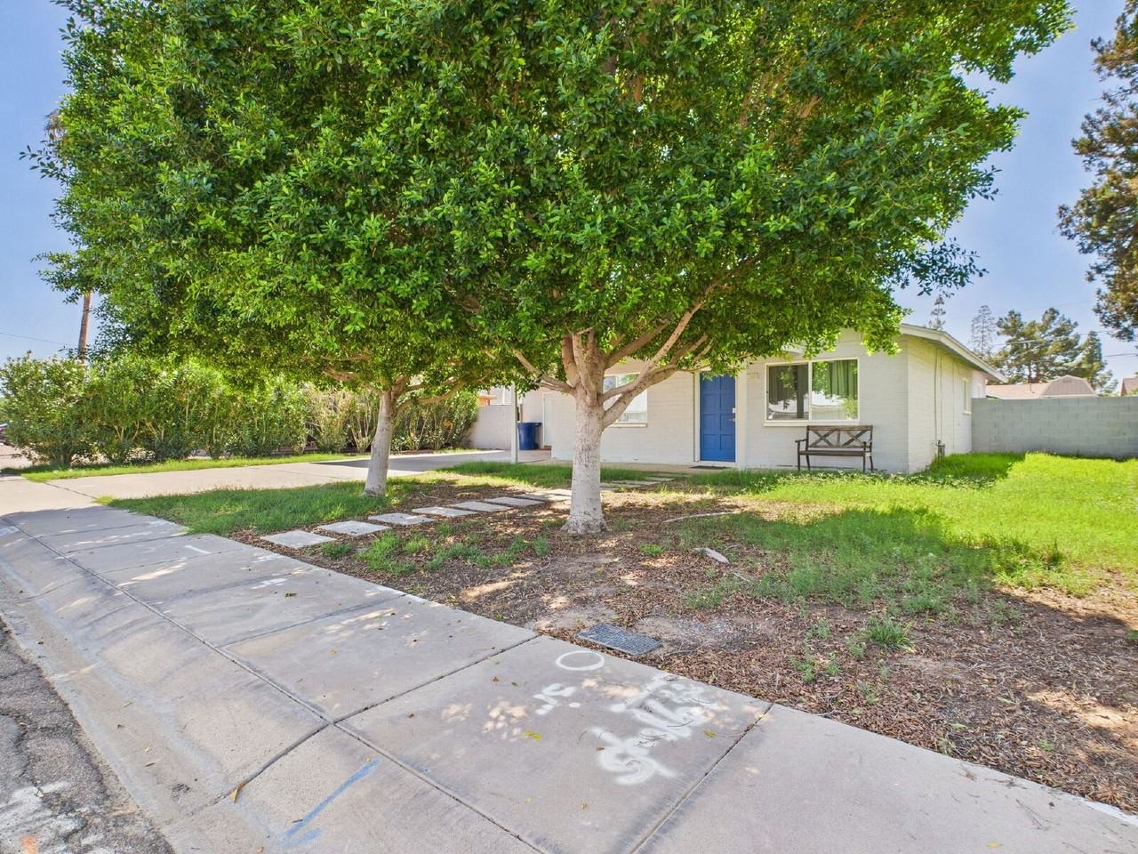 1233 W 11th St - Photo 2 of 26