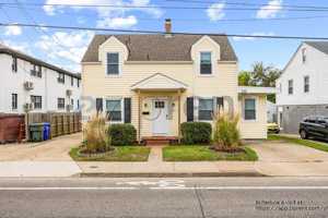 featured image of 965 W Ocean View Ave