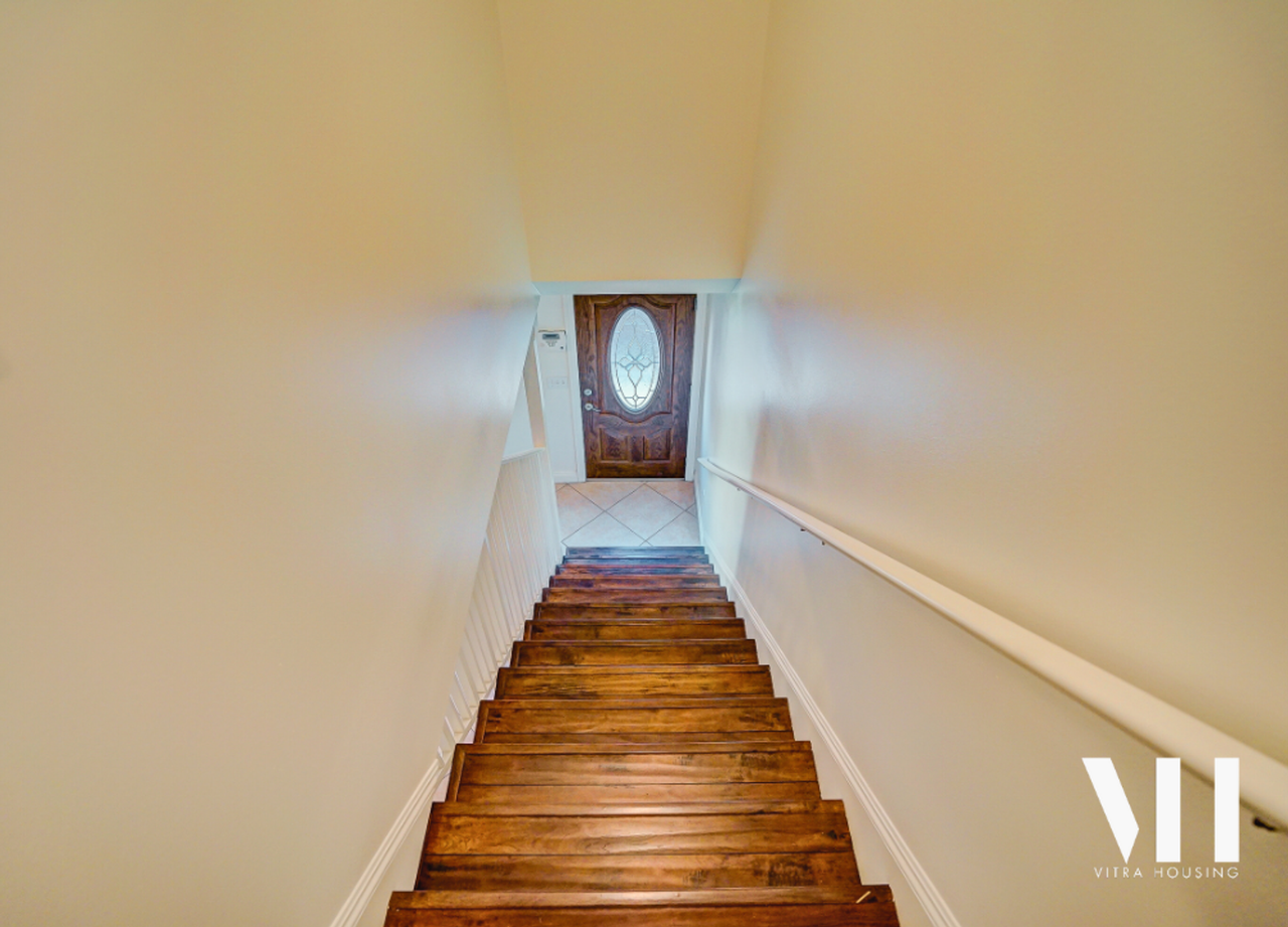 1245.5 West 37th - Photo 2 of 9