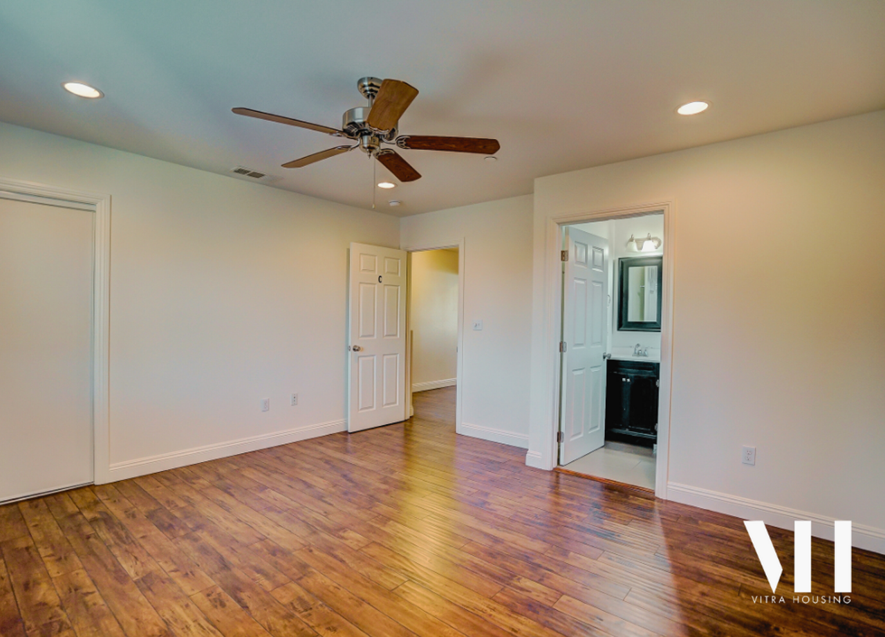 1245.5 West 37th - Photo 4 of 9