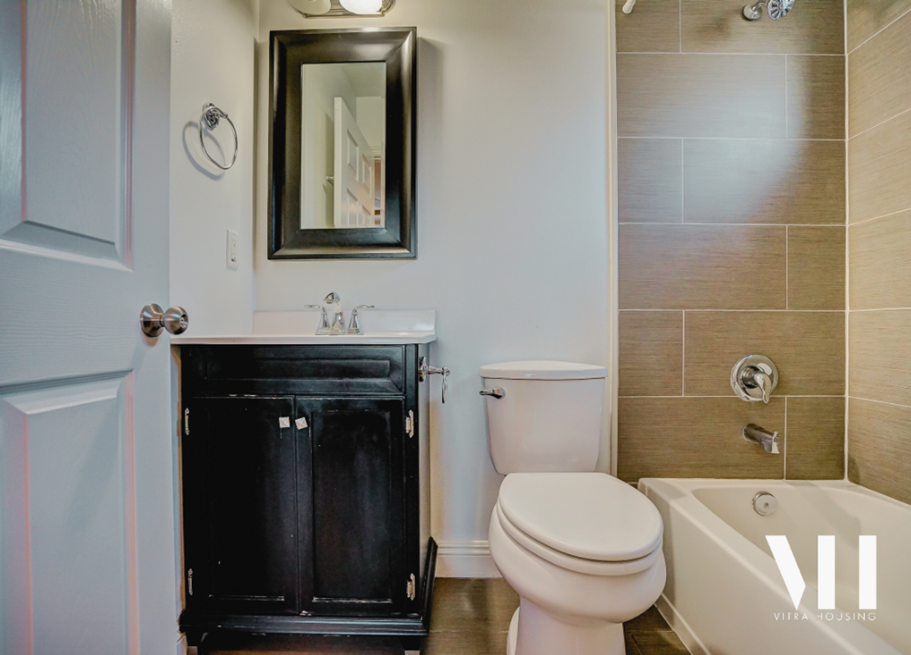 1245.5 West 37th - Photo 5 of 9