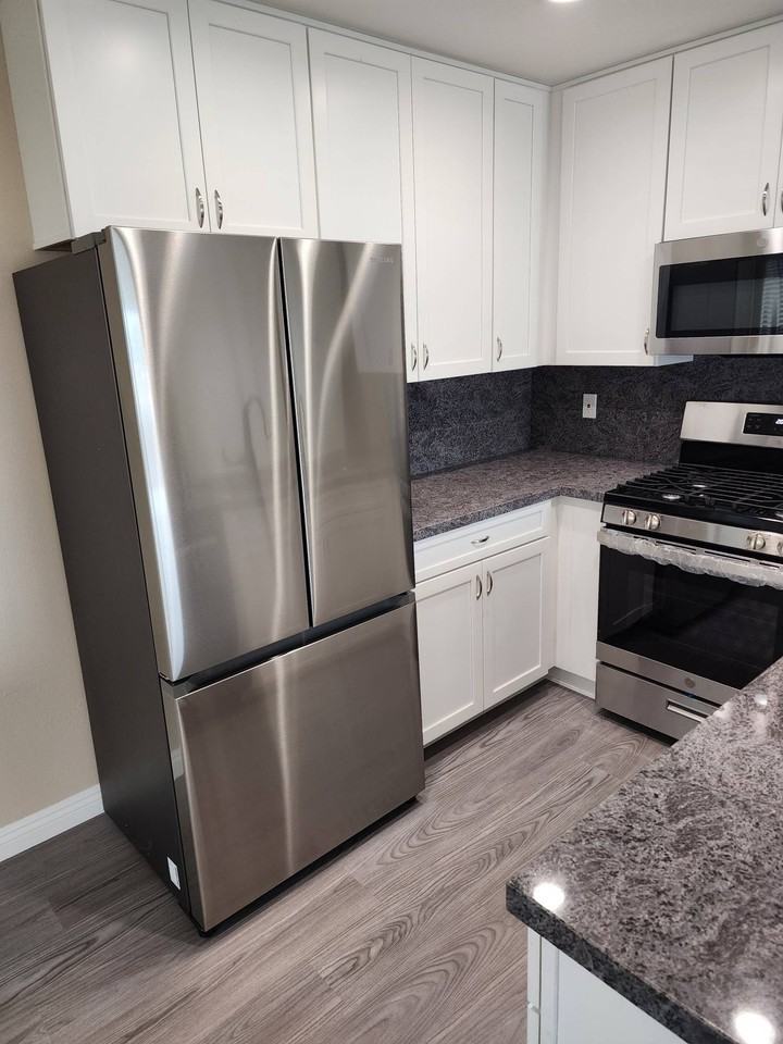 214 S Johnson Ave #201 - Photo 2 of 26