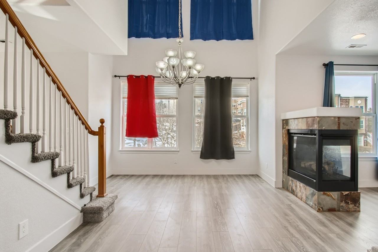 799 Martin Dr - Photo 3 of 28