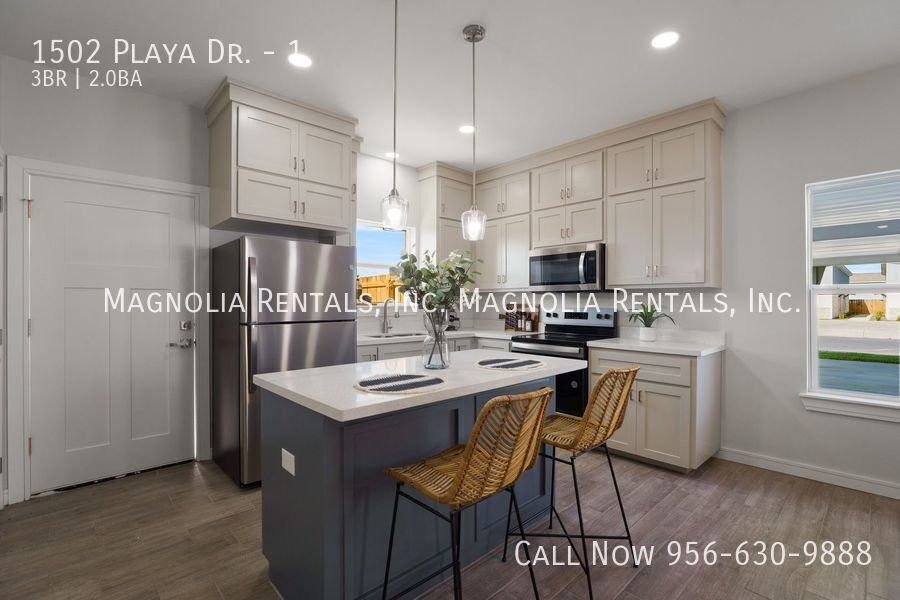 1502 Playa Dr #1 - Photo 5 of 18