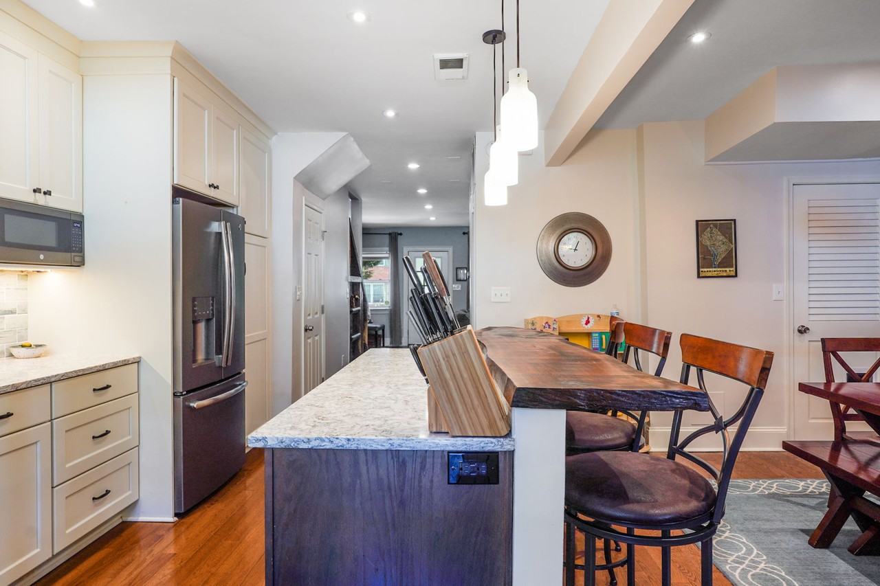 1206 Half Street Southwest - Photo 7 of 32