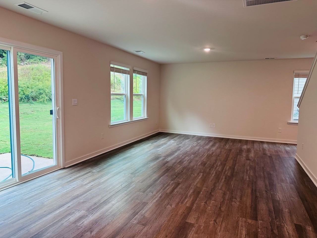 1043 20th Avenue Loop Se - Photo 4 of 29
