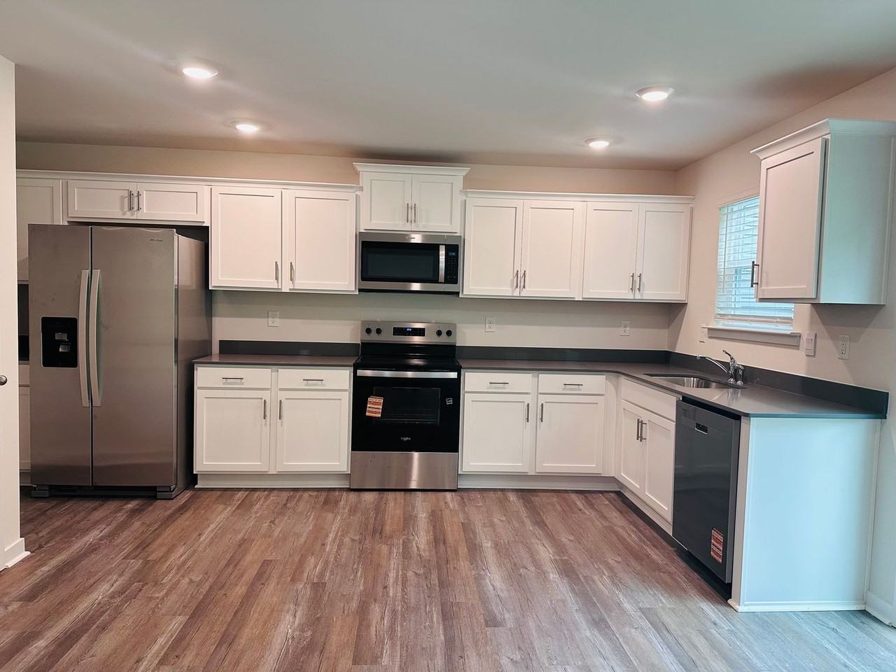 1043 20th Avenue Loop Se - Photo 5 of 29
