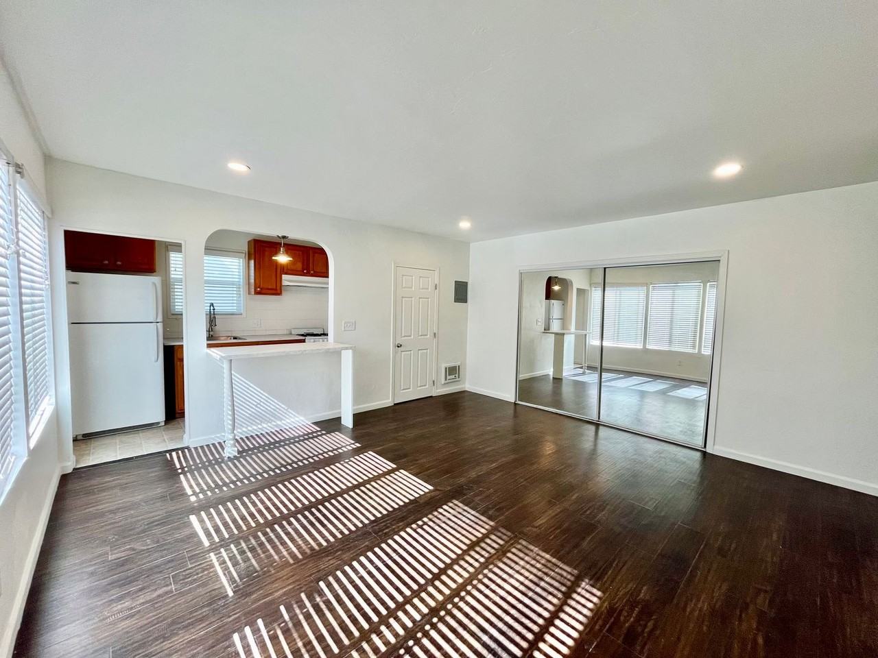 1406 Sassafras St - Photo 2 of 13