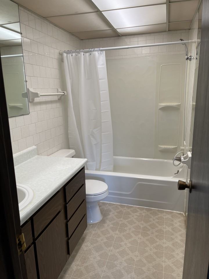 2200 Stoneybrook Rd #5 - Photo 7 of 9