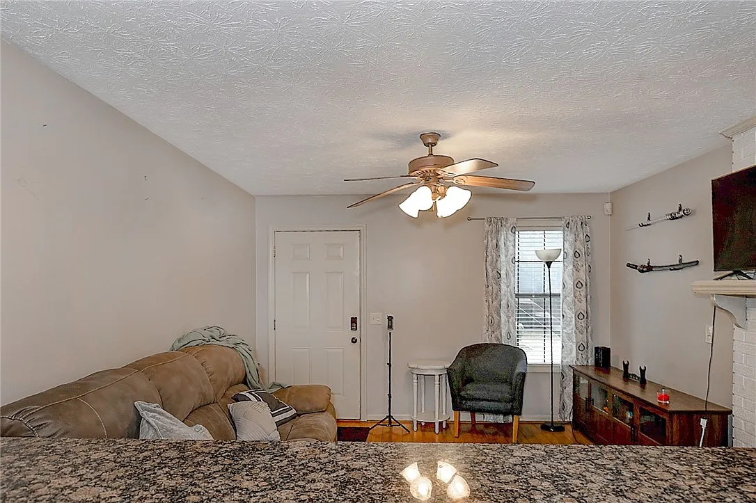 449 N Donahue Dr - Photo 3 of 17