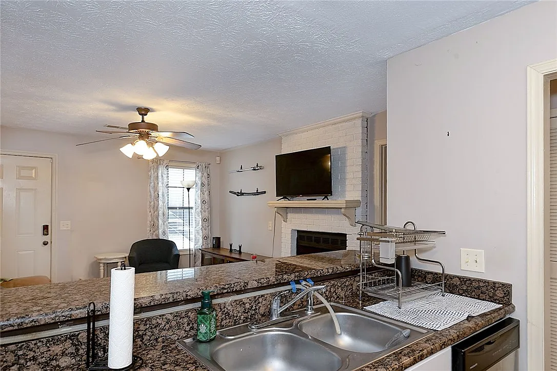 449 N Donahue Dr - Photo 5 of 17