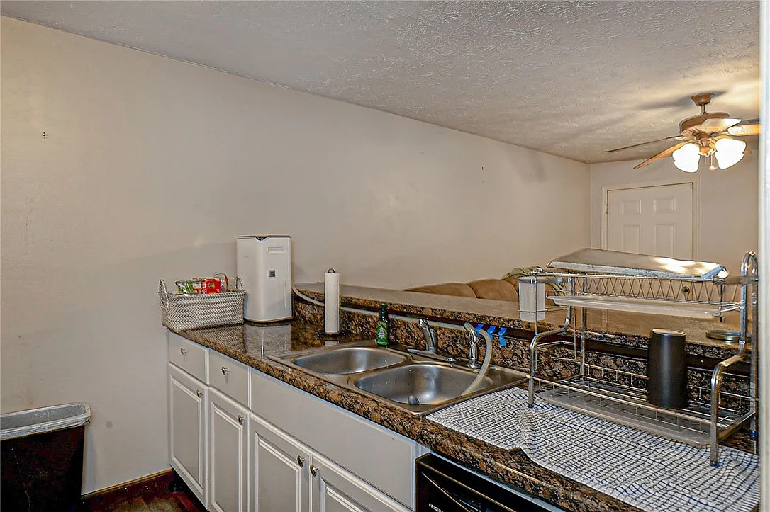 449 N Donahue Dr - Photo 6 of 17