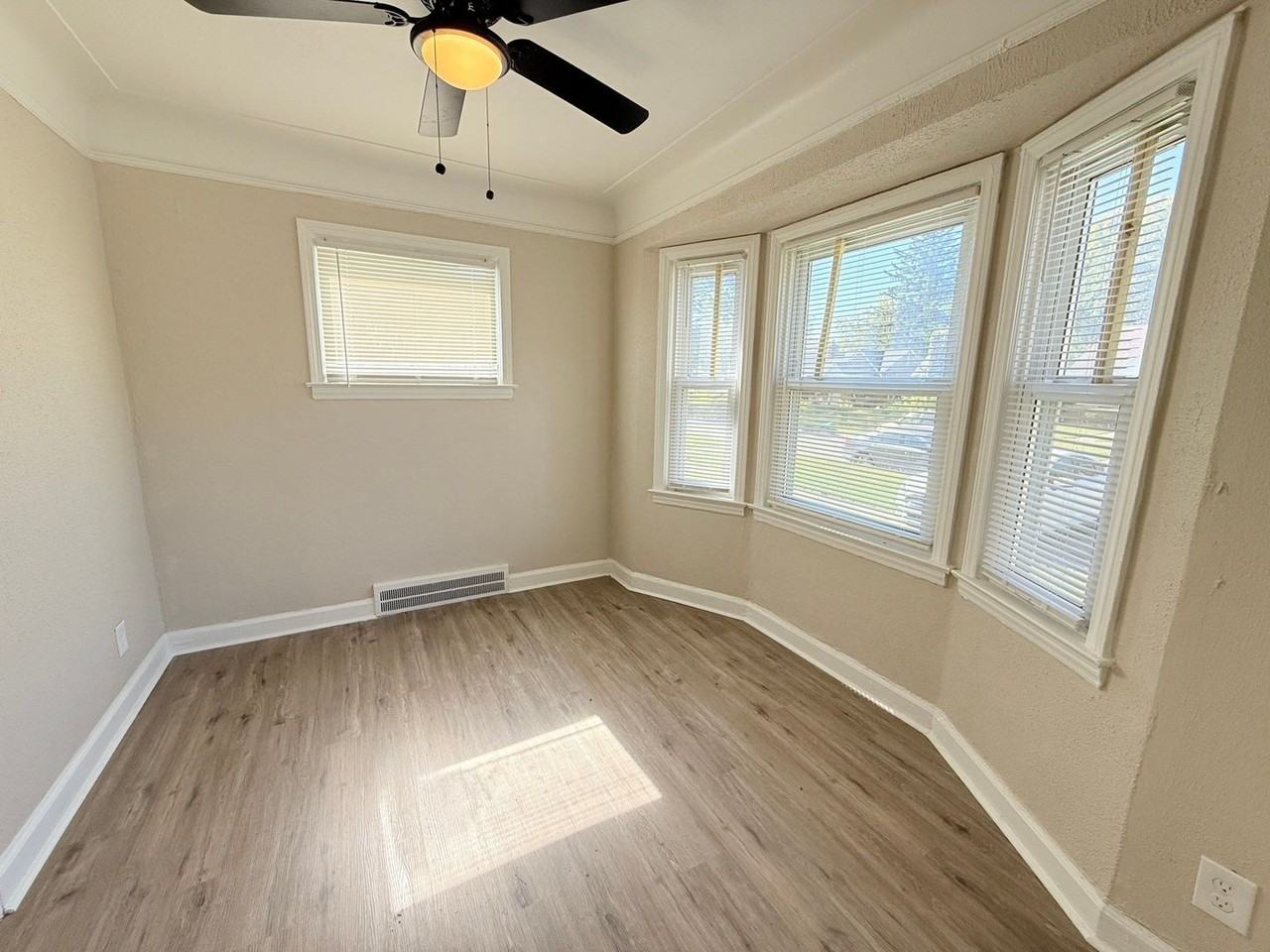 13538 Rosemont Ave - Photo 2 of 8