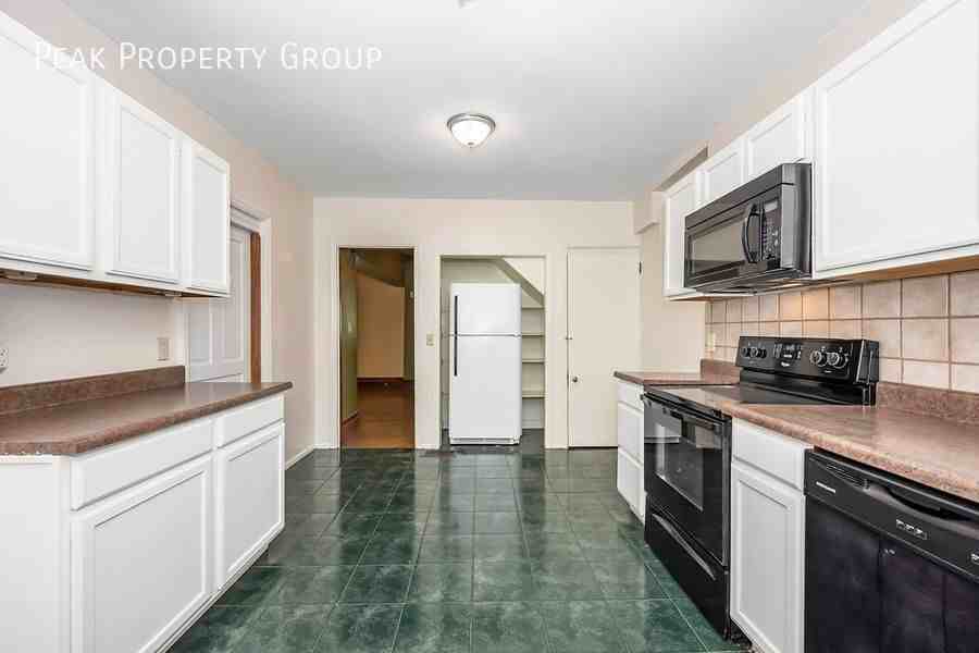 3206 Bishop St - Photo 3 of 31