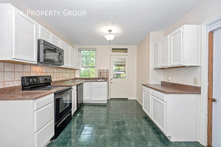 3206 Bishop St - Photo 4 of 31