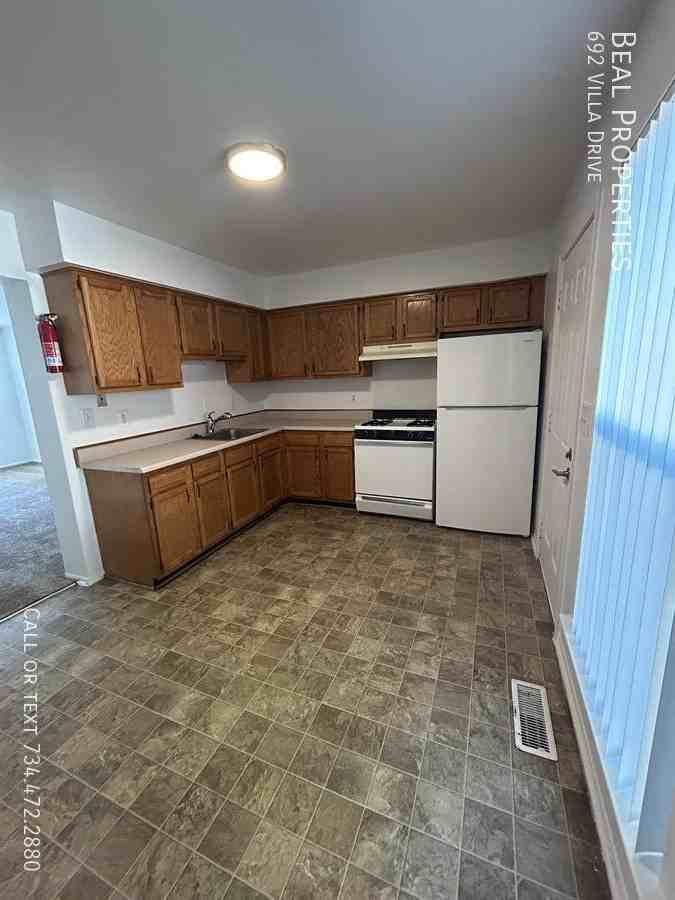 692 Villa Dr - Photo 2 of 8