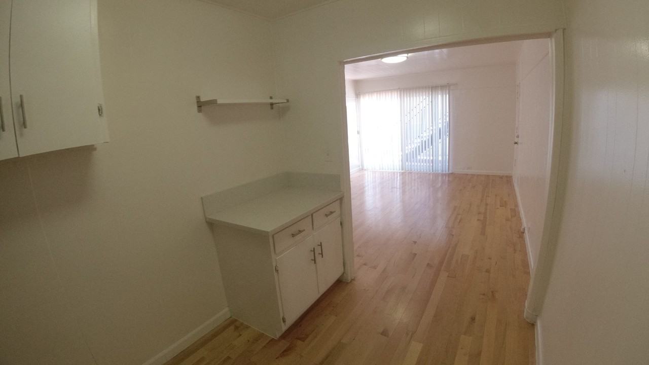 479 South Roxbury Drive #1-2 - Photo 3 of 12