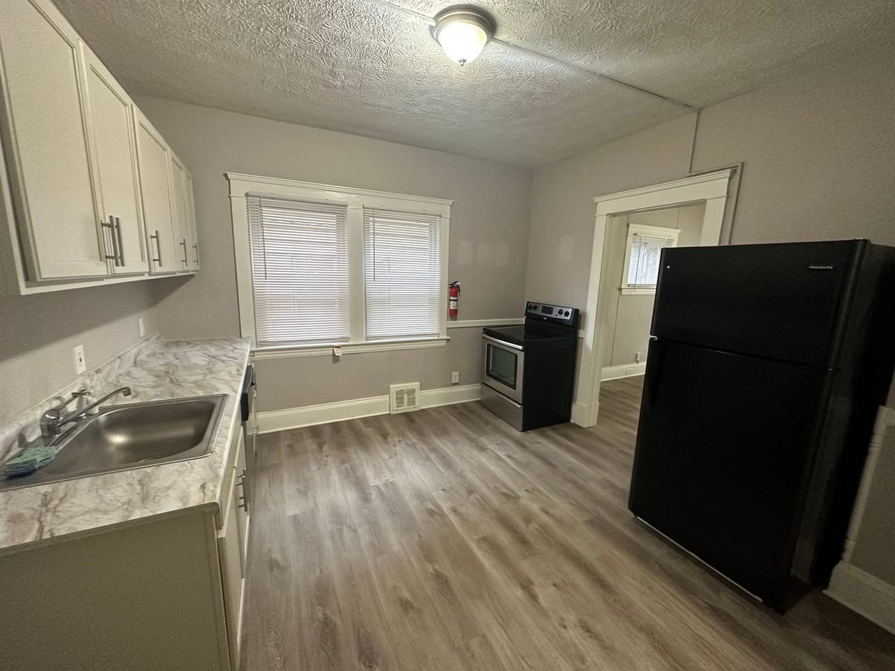 3026 Monroe Avenue - Photo 4 of 14