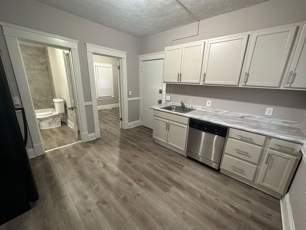 3026 Monroe Avenue - Photo 5 of 14