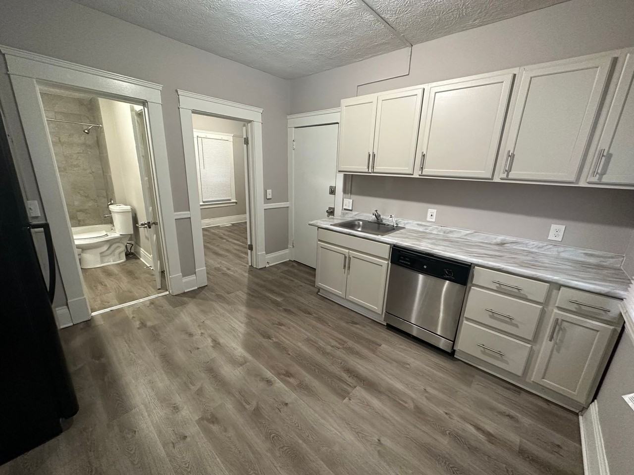 3026 Monroe Avenue - Photo 6 of 14