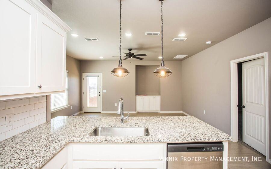 1503 Avenue O #A - Photo 4 of 43