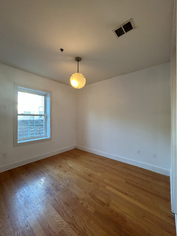 646 Montgomery St #1F - Photo 2 of 38