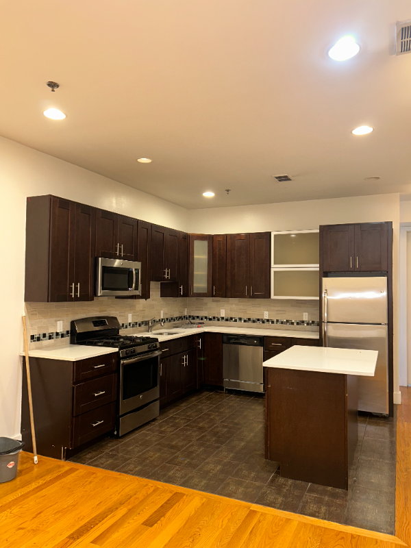 646 Montgomery St #1F - Photo 3 of 38