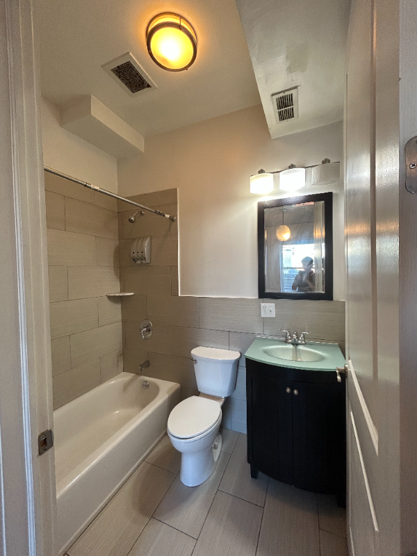 646 Montgomery St #1F - Photo 6 of 38