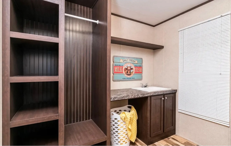 2245 Ray Pl - Photo 3 of 6