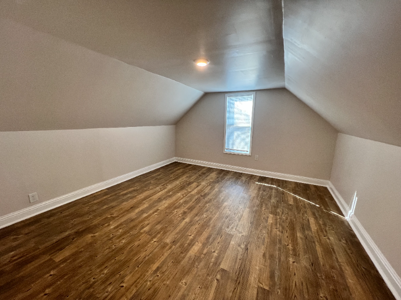 8208 S Shore Ave #3 - Photo 3 of 11