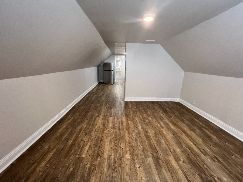 8208 S Shore Ave #3 - Photo 5 of 11