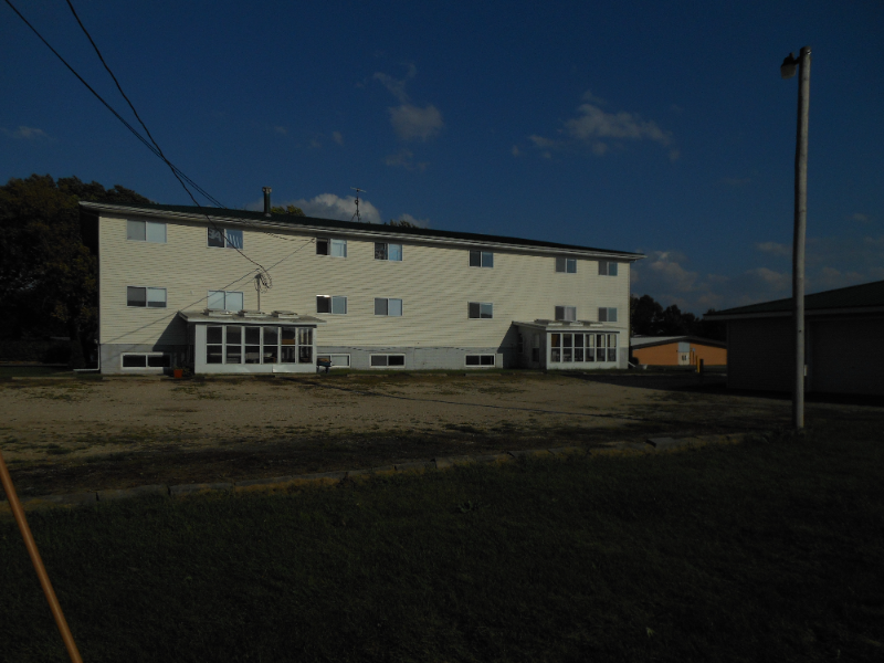 608 S Walnut St - Photo 2 of 9