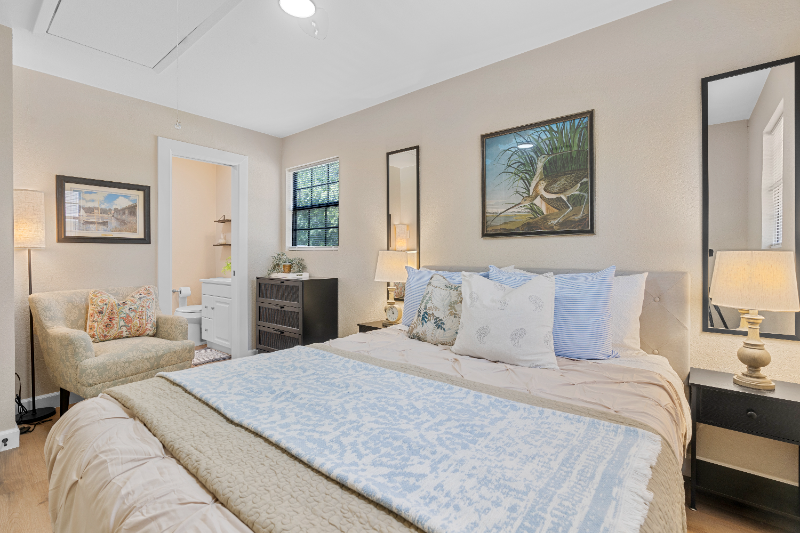 1505 N College St - Photo 2 of 20