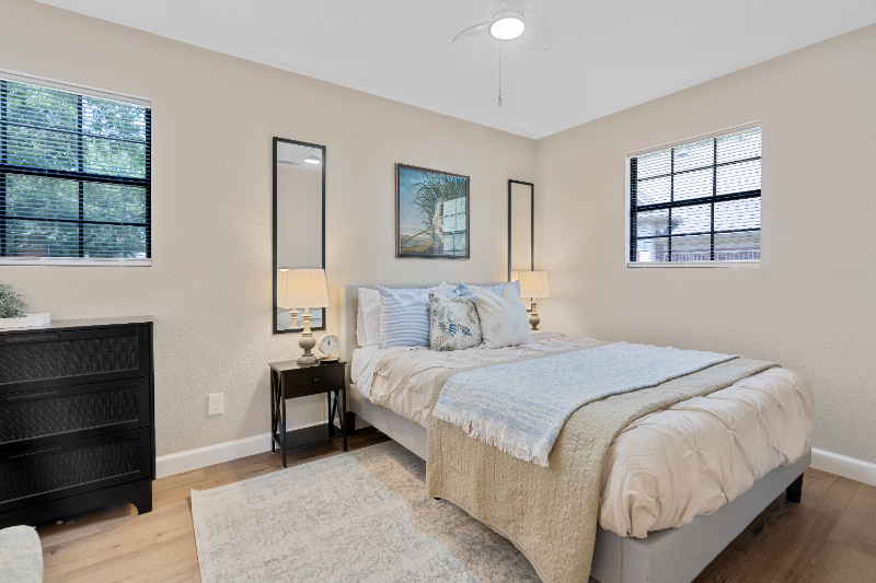 1505 N College St - Photo 3 of 20