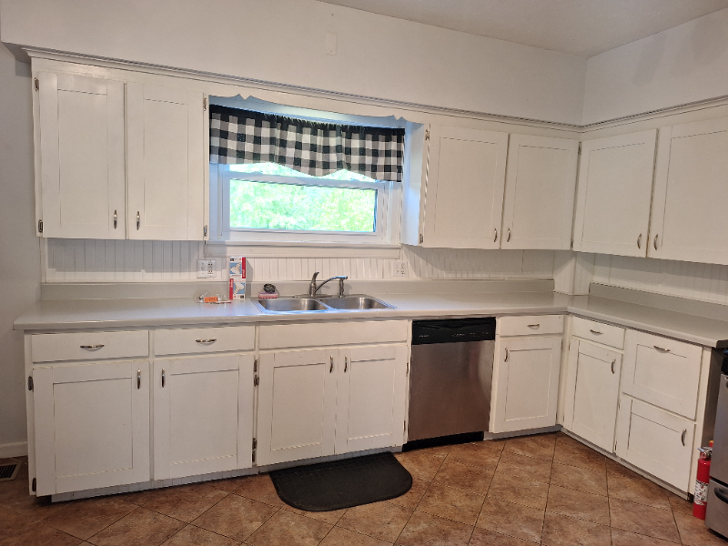 116 W 3rd St - Photo 4 of 11