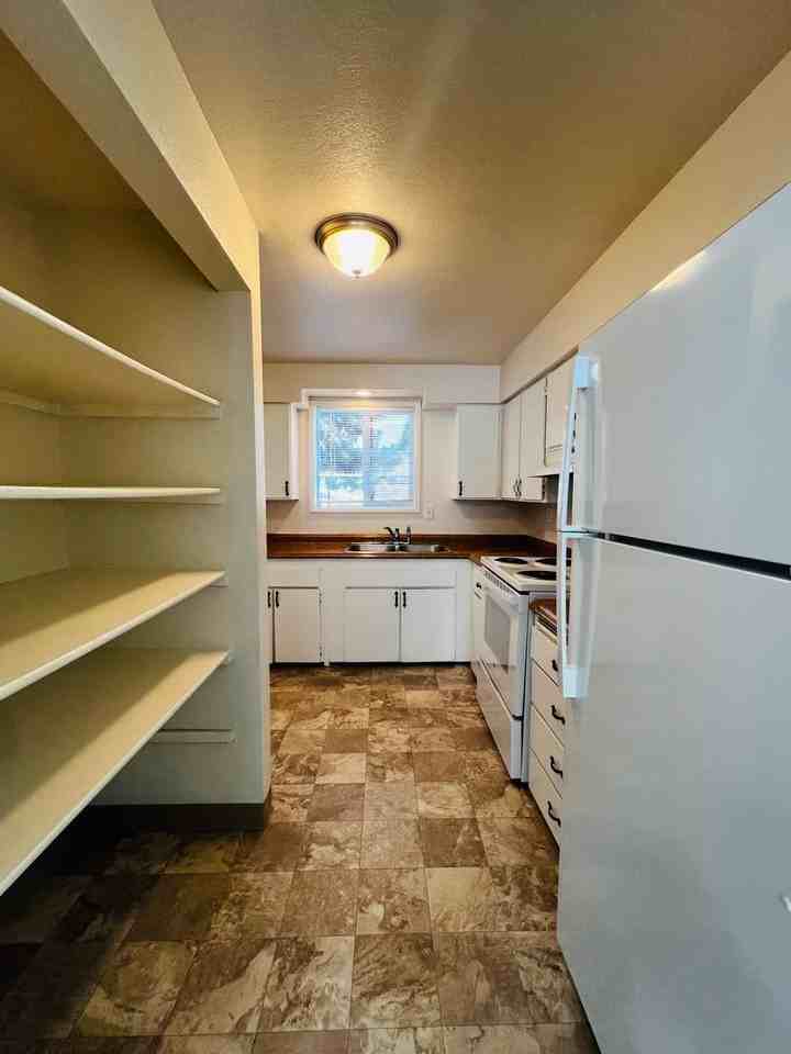 201 N 10th St #2 - Photo 5 of 14