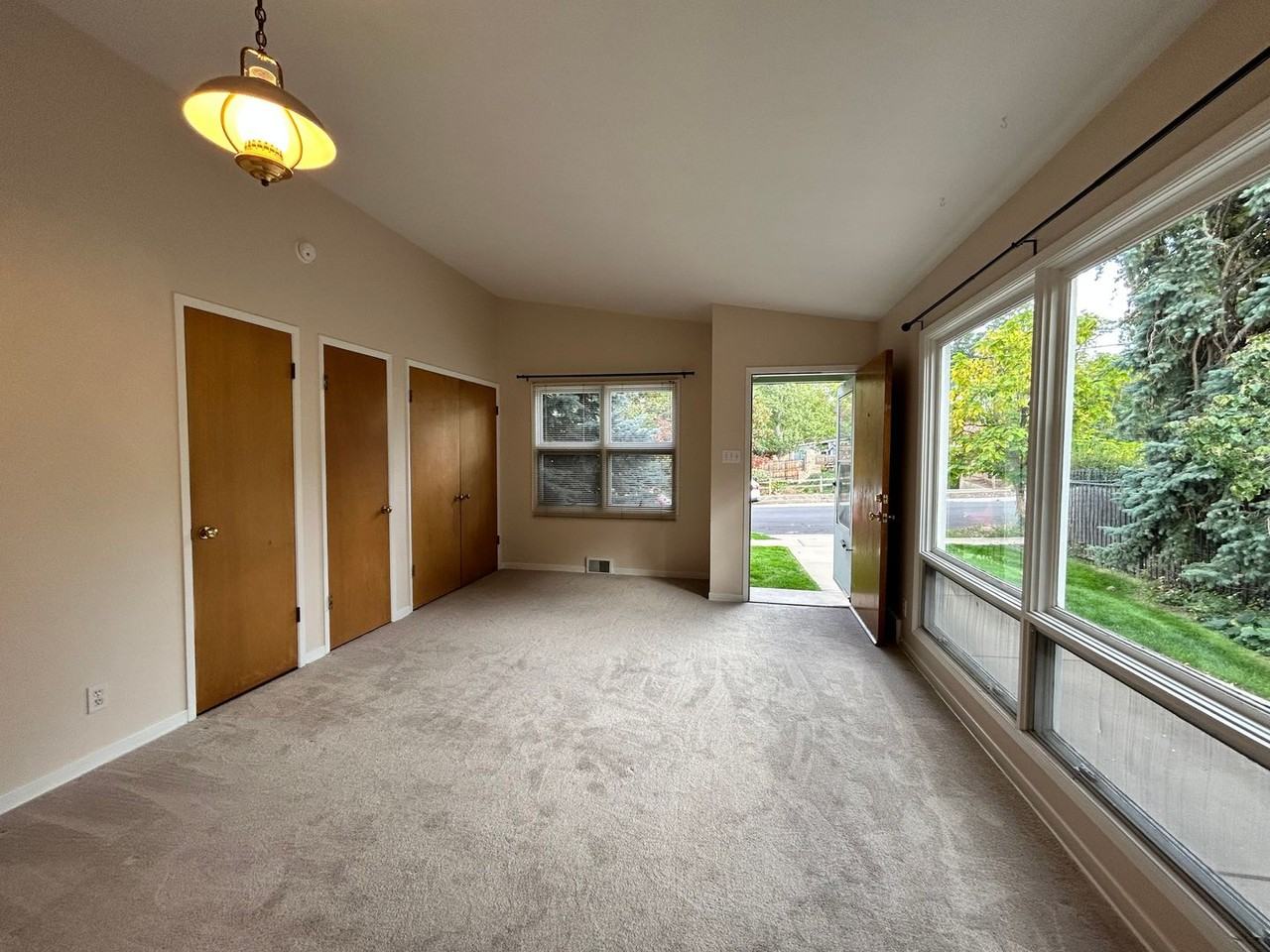 1615 6th St - Photo 3 of 17