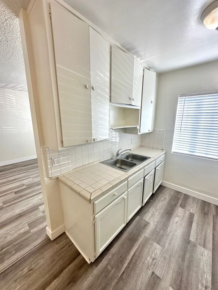 11481 Victory Blvd - Photo 7 of 8