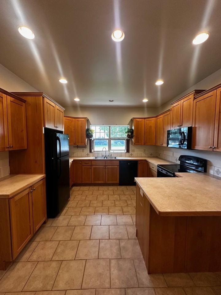 675 N 15th Ave - Photo 2 of 27