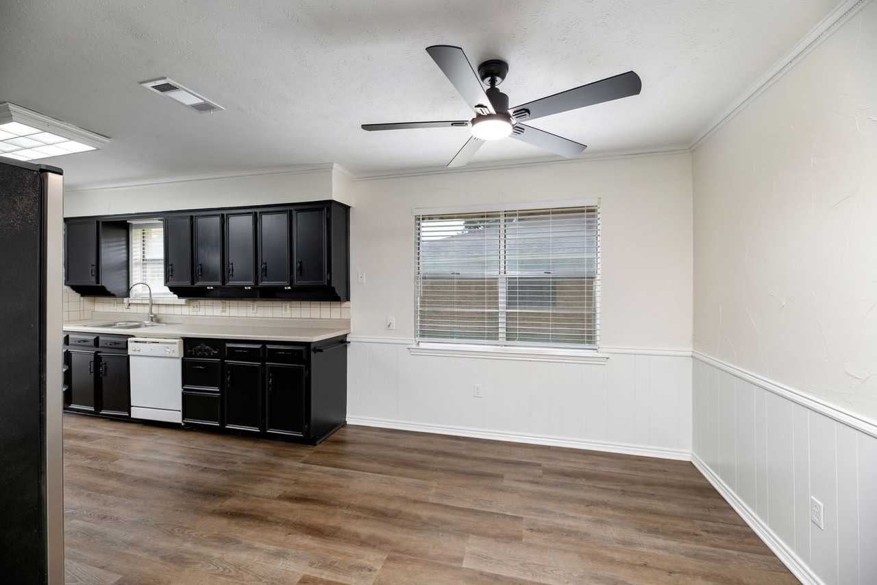 2621 Pinehurst Dr - Photo 5 of 28