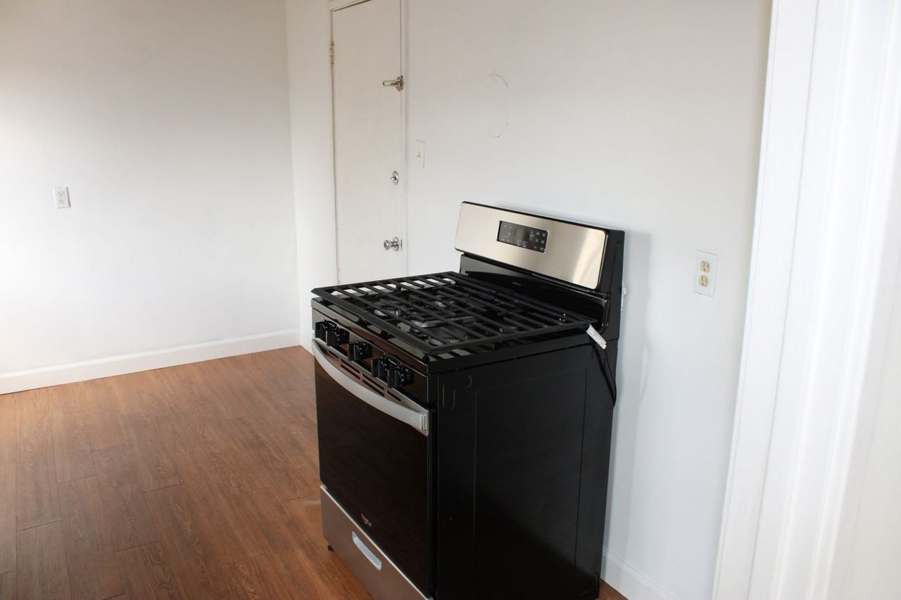 1838 Overhill Rd - Photo 4 of 12