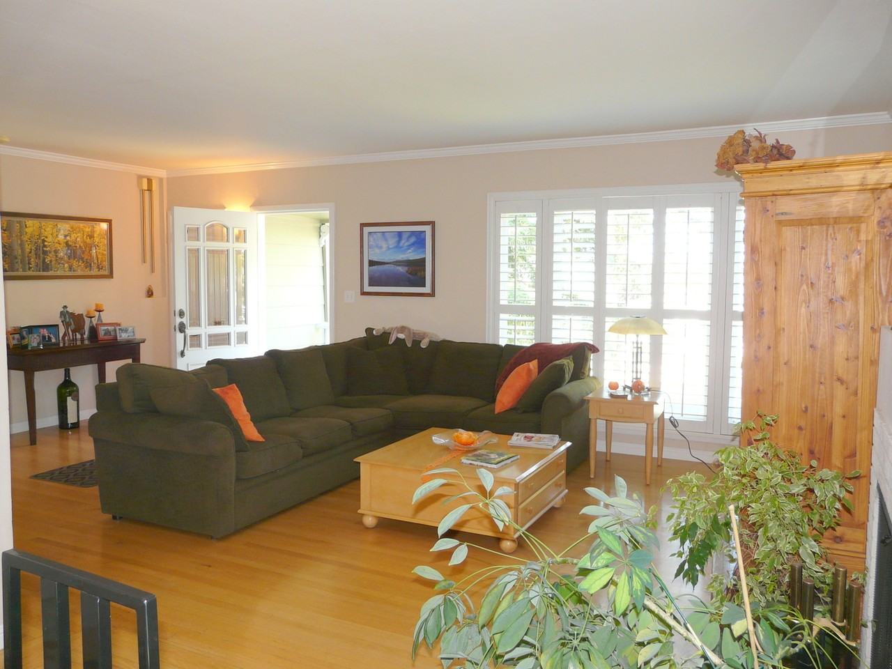 1220 Banks Ave - Photo 3 of 14