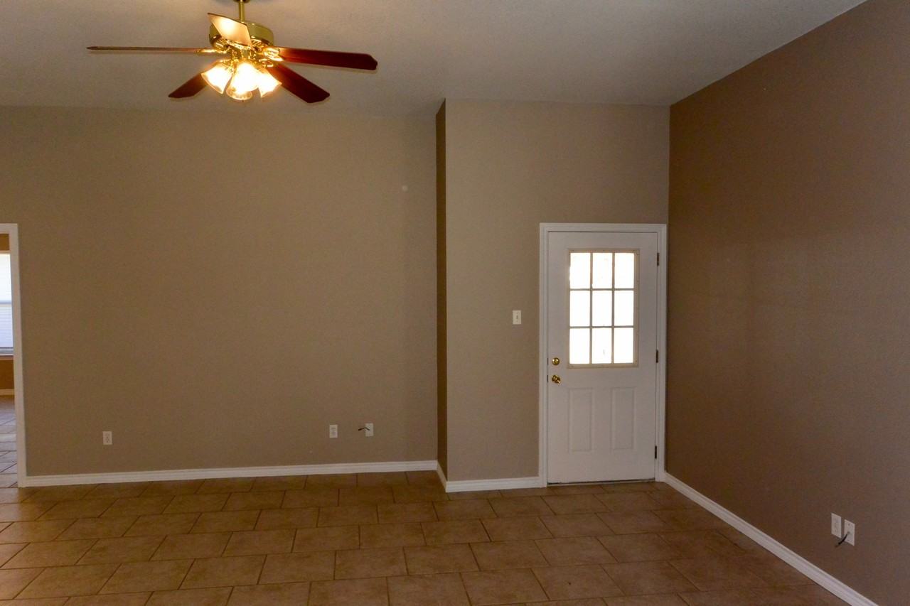 6630 Blue Water Ct - Photo 3 of 22