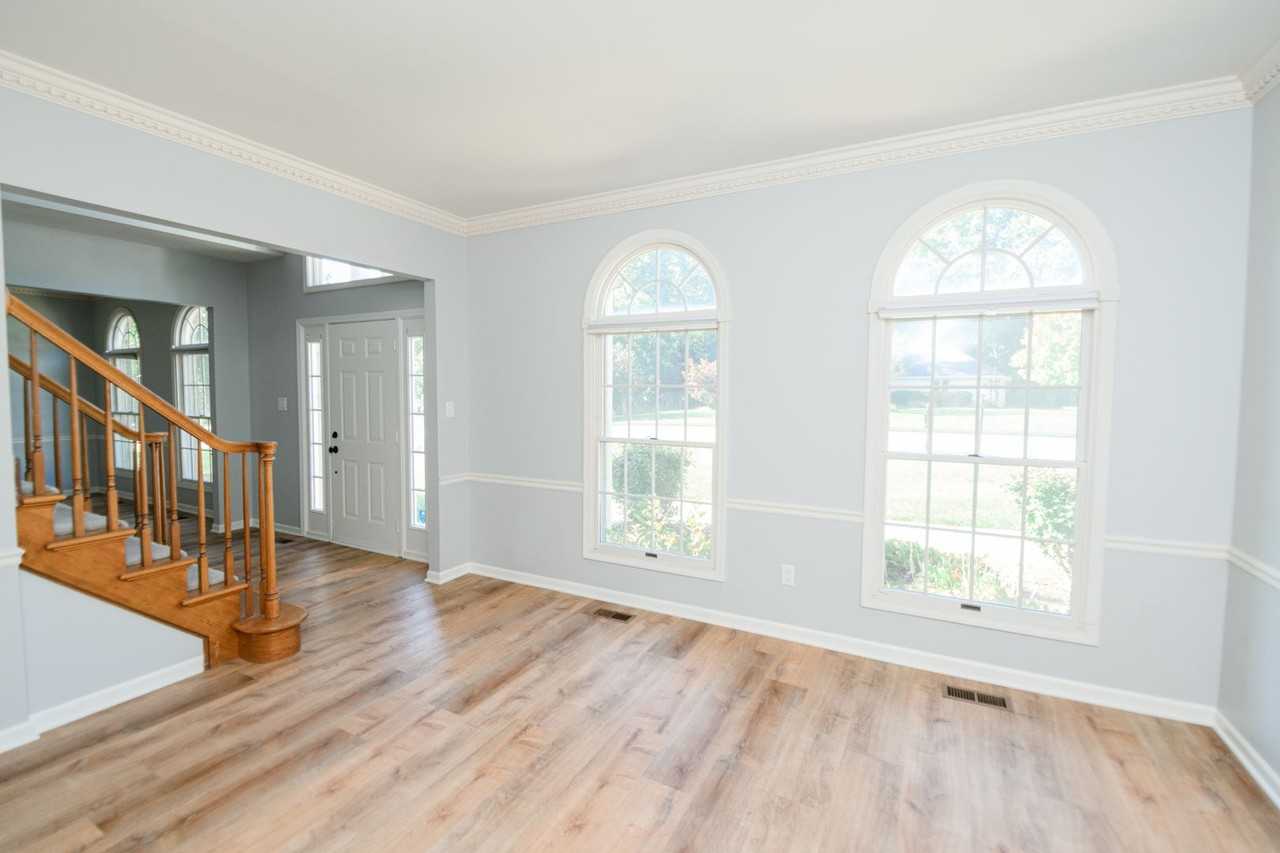 369 Tremont Ln - Photo 4 of 50