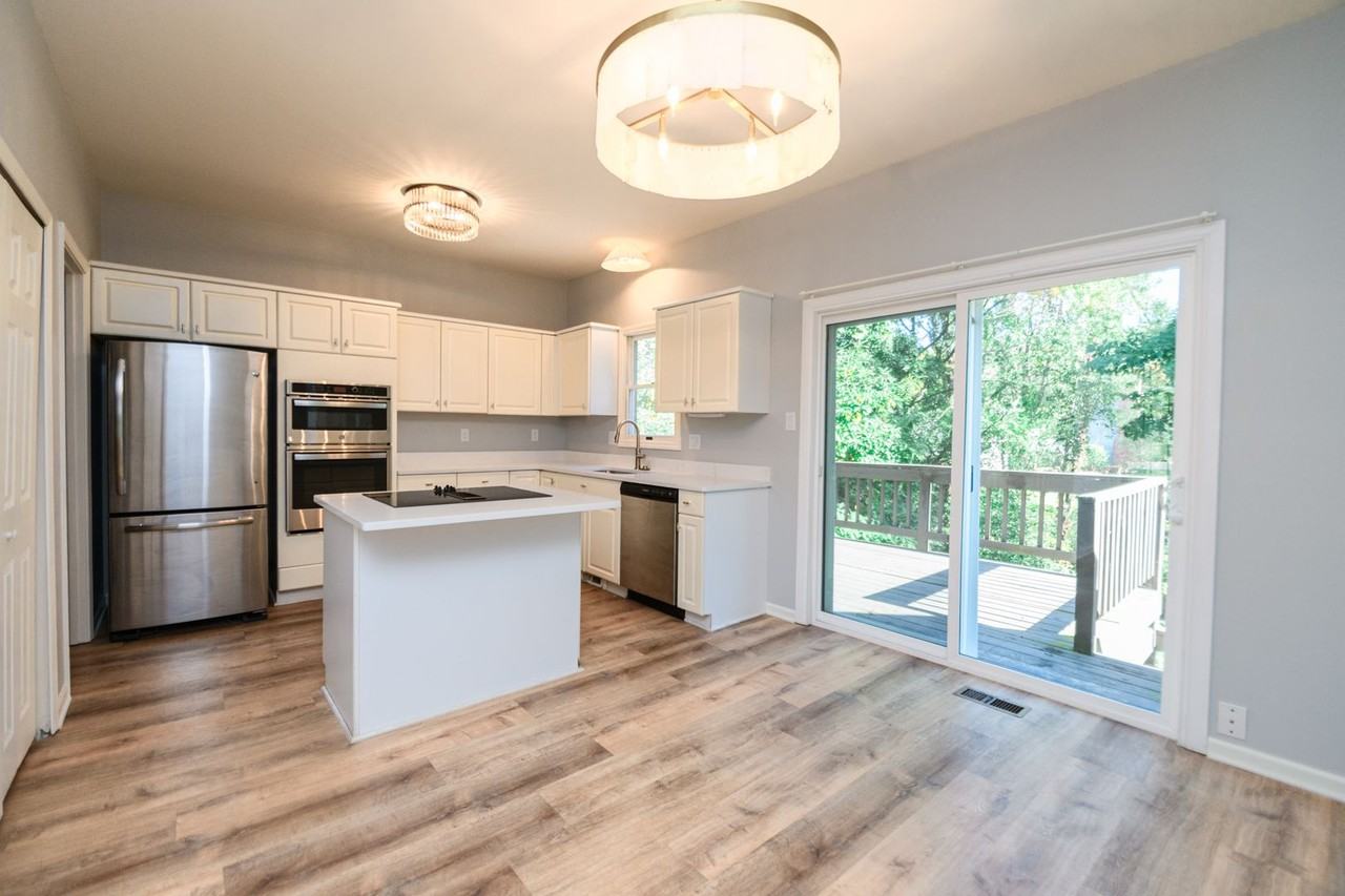 369 Tremont Ln - Photo 3 of 50