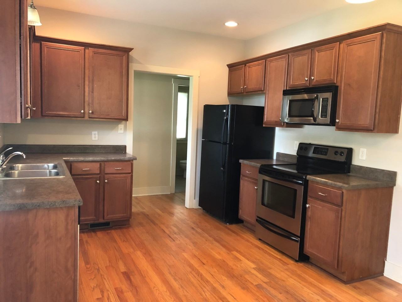 480 Athens Ave - Photo 2 of 14