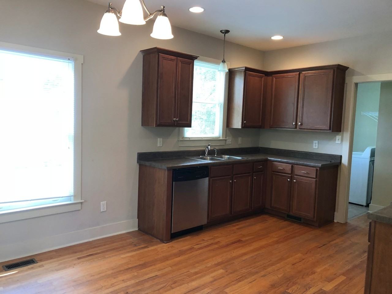 480 Athens Ave - Photo 3 of 14