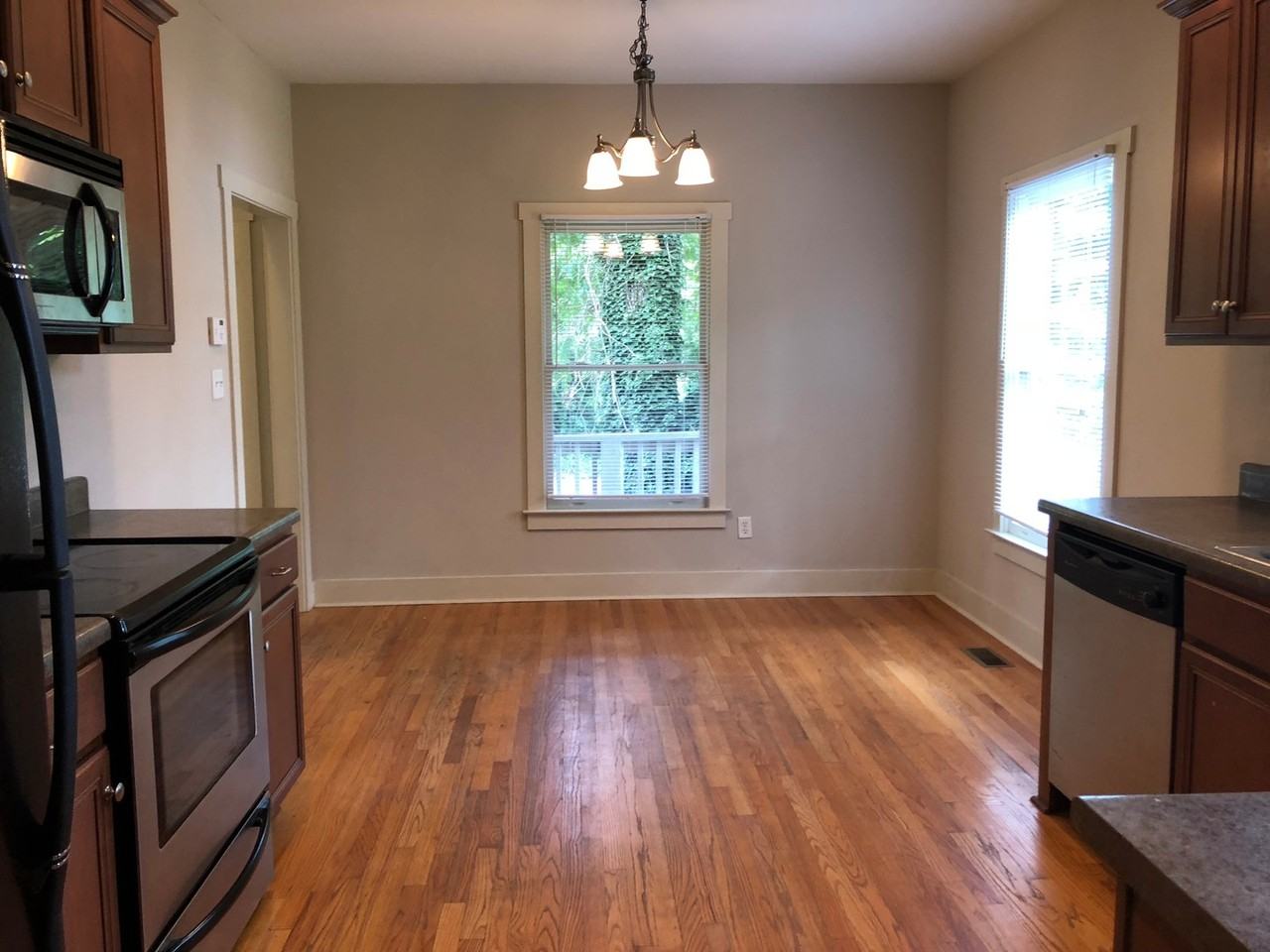 480 Athens Ave - Photo 4 of 14