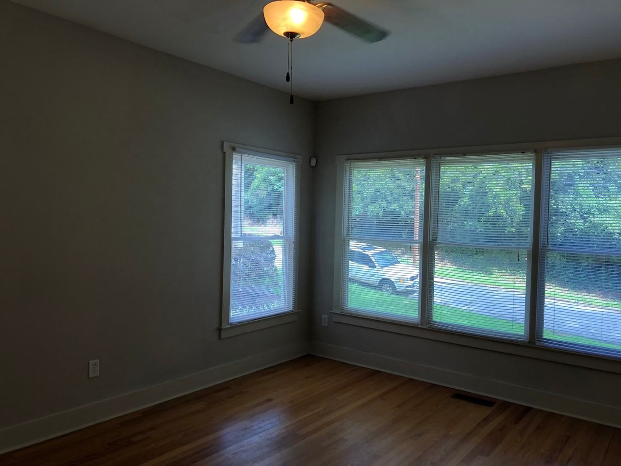 480 Athens Ave - Photo 5 of 14